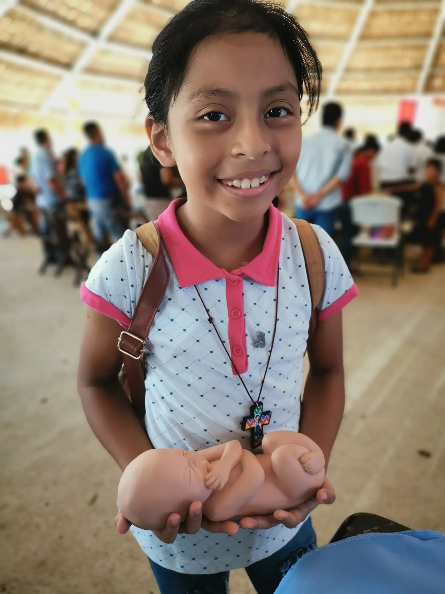 Niña descubriendo la vida